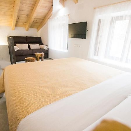El Pequeno Pajar Apartment Majaelrayo Luaran gambar